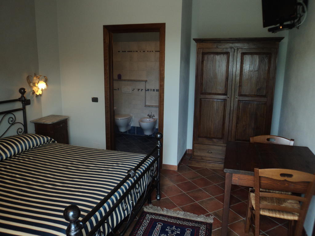 Agriturismo Cascina L'Arche Santo Stefano Belbo Δωμάτιο φωτογραφία