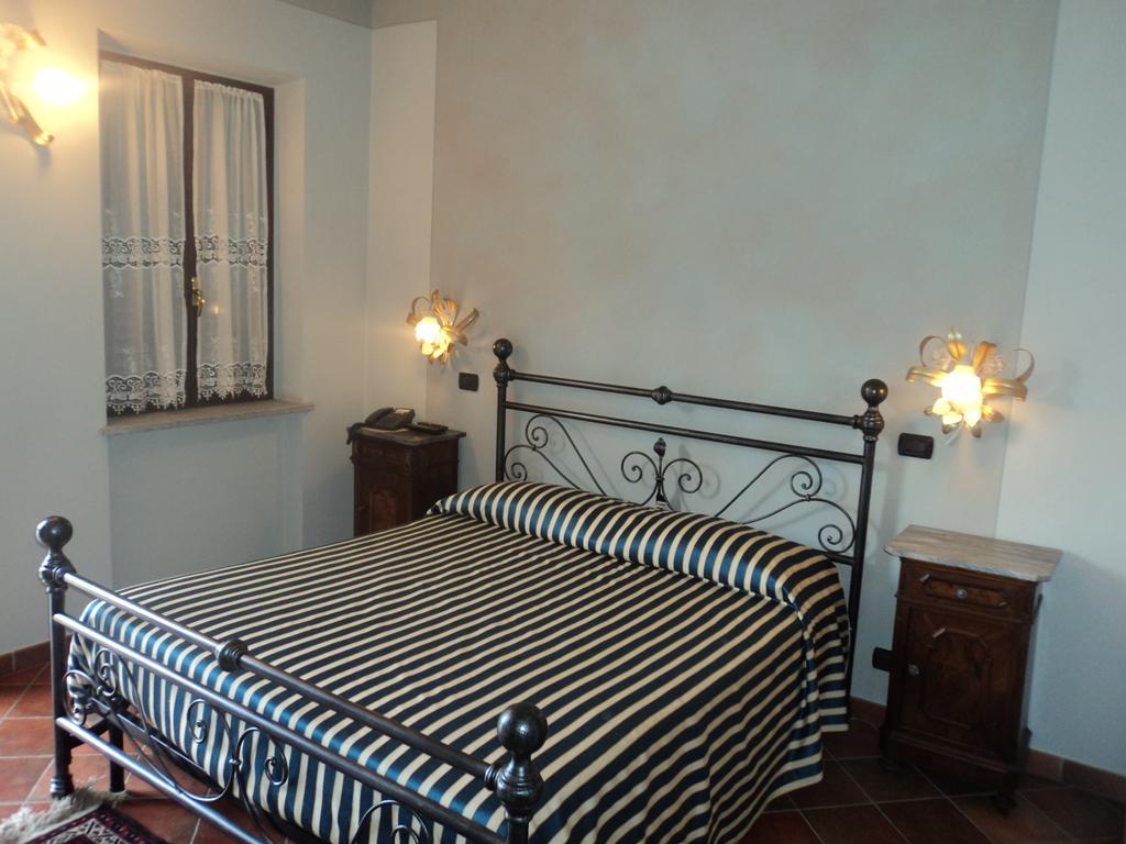 Agriturismo Cascina L'Arche Santo Stefano Belbo Δωμάτιο φωτογραφία
